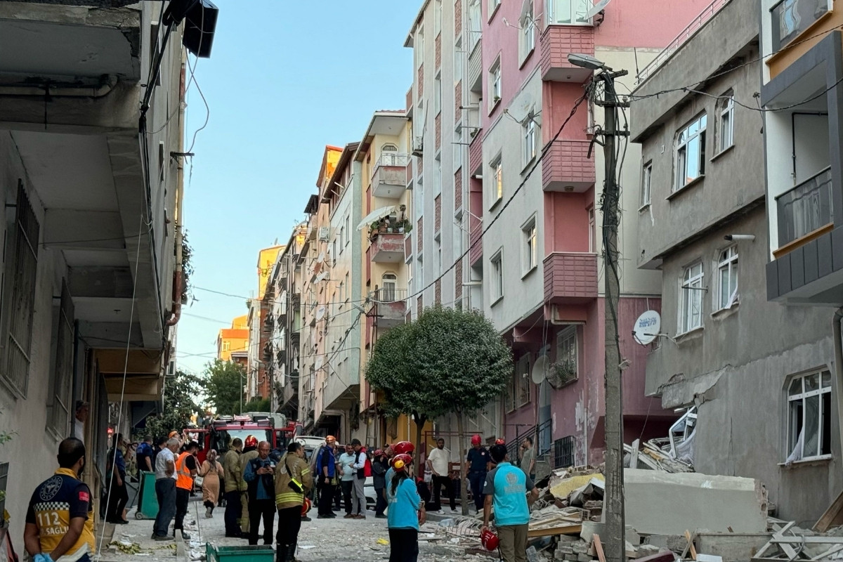 İstanbul’da 4 katlı bina çöktü